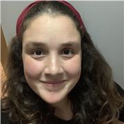 Profesora de apoyo escolar a primaria